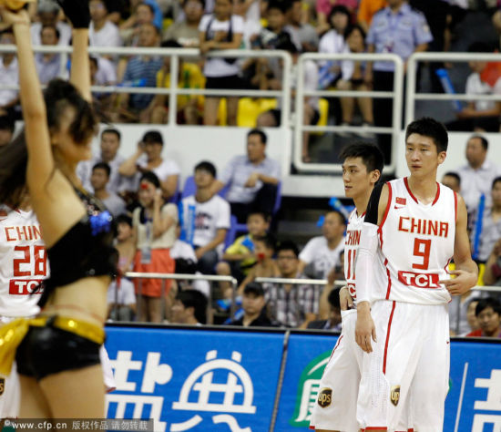 图文-[四国赛]中国vs黑山 孙悦在看啥_篮球-CB