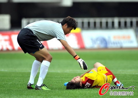 图文-[中超]陕西中建VS天津泰达 兄弟没事吧! -