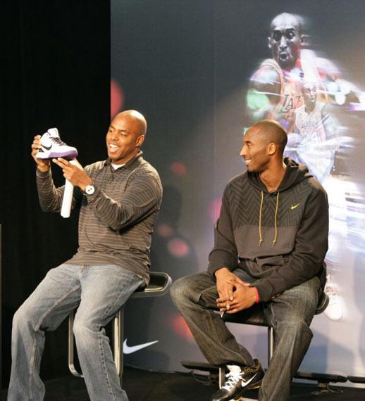 耐克推出公司史上最轻最强篮球鞋ZK4发售已定