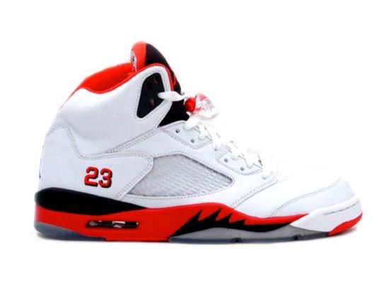 篮球鞋设计史上的里程碑 Air Jordan5流线型艺