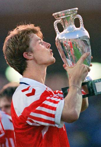 欧洲杯历届史话：1992年--来的最晚的丹麦抢走了冠军