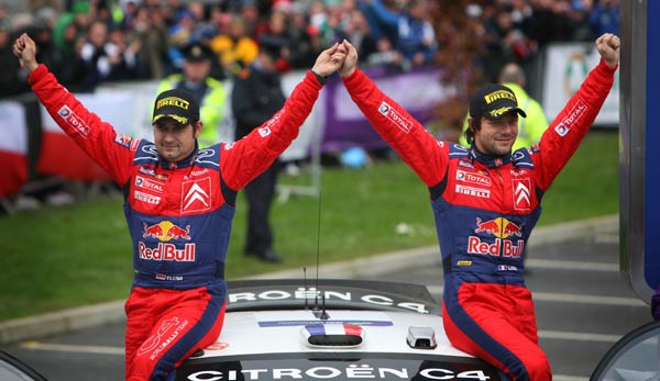 图文-WRC爱尔兰站第三日 勒布与领航员登奖台