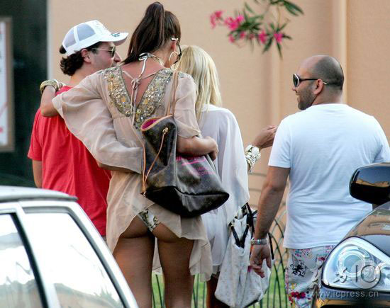 作废-马萨妻子薄纱裙露<em>性感美臀</em> 马萨深情凝视