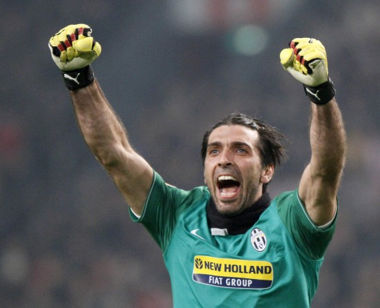 惊曝曼联1400万夏购布冯 摩德里奇+天王中场竟都要买