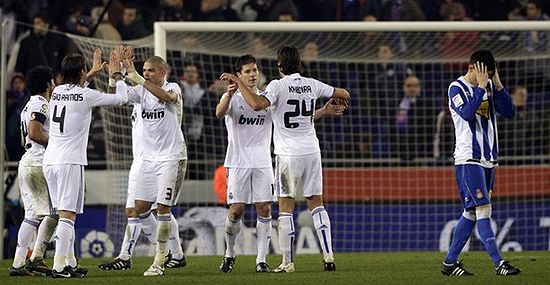 ���еĽ������з����������˻�����Ա��Υ��Ѫ��