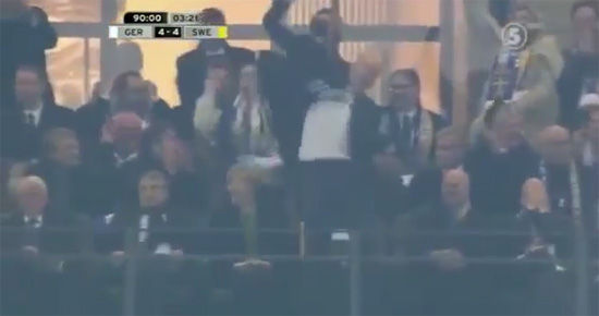 ��ʱ�׶������ٽ�һ���ƽ�ȷֺ�����Ѷ�����۸ߺ�����Ĭ�˶����Կ�Ц(���ӽ���)