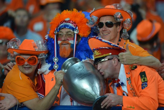 图文-[欧洲杯]荷兰1-2德国 荷兰球迷在比赛中观