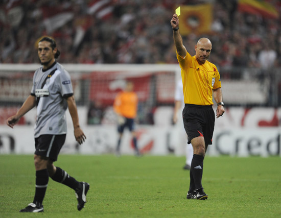 图文-[欧冠]拜仁慕尼黑vs尤文 卡莫拉内西被黄牌警告