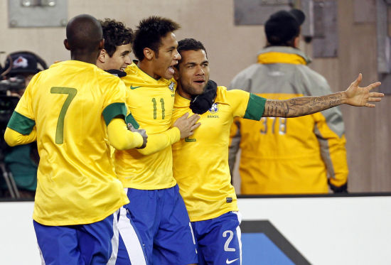 图文-[热身赛]巴西1-1哥伦比亚 巴西队员庆祝进