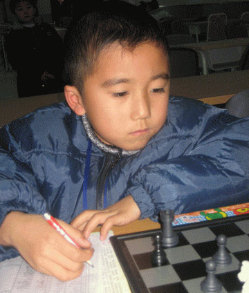 第五届青岛国际象棋等级赛开幕 最小棋手不足