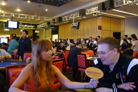 ͼΪ��Ѫ��Ů���ڲɷ�