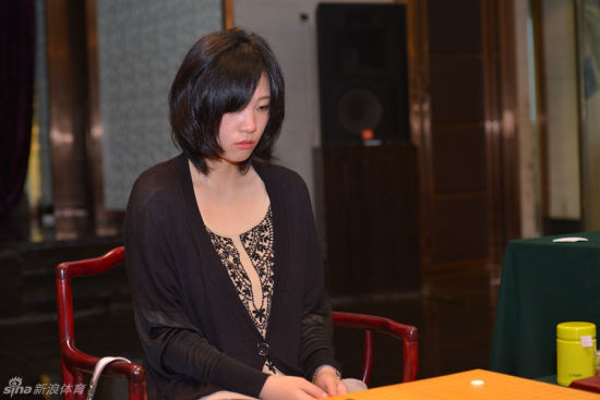 谢依旻三番棋零封小西和子 日本女子棋圣战三连霸