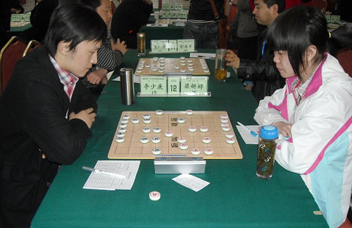 图文西部象棋精英赛首轮现场梁妍婷大战李少庚