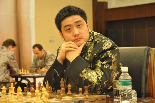 图文南京国际象棋超级赛第8轮王玥思考下一步