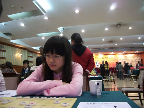 图文象棋个人赛第4轮现场小美女时凤兰
