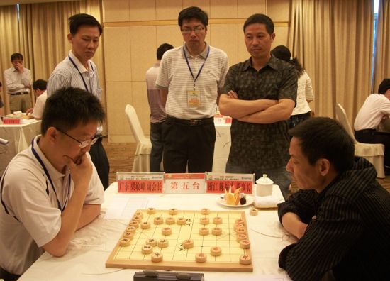 北京时间5月21日,2011海天杯浙粤企业家(名人)象棋联谊赛在宁波戚家山