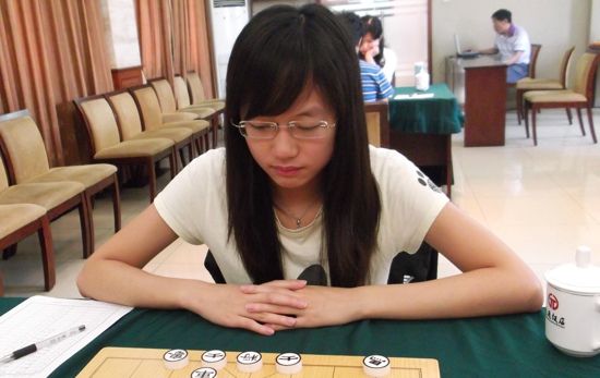 图文-智英会象棋女子选拔第二日 时凤兰恬静可爱