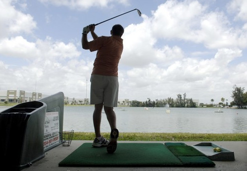 水上高尔夫练习场受推崇 回收小球是唯一麻烦(图)_综合体育_NIKE新浪竞技风暴_新浪网