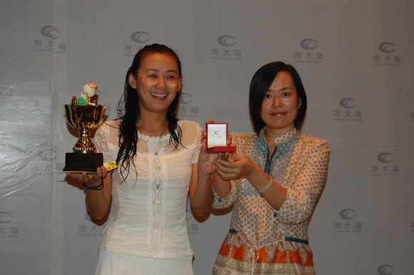 -周大福慈善杯巡回赛红鼎站 收获奖品喜滋滋_