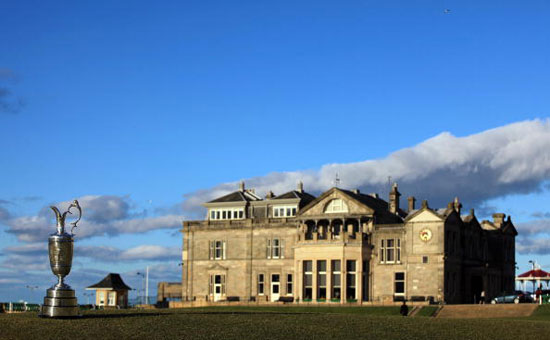 图文-2010英国公开赛发布会 葡萄酒壶冠军奖杯