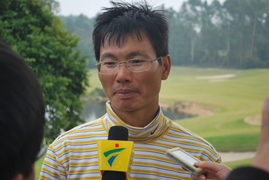 图文-业余公开赛决赛 关天朗爸爸_综合体育