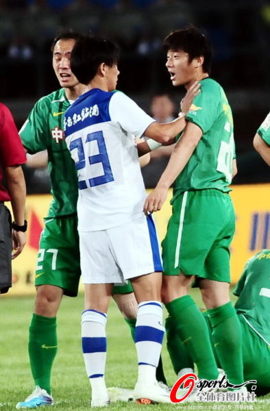 图文-[中超]北京VS深圳 双方队员发生冲突_国内