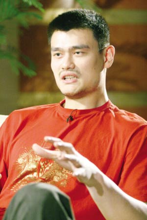 姚明称乱花钱险成败家子 玩魔兽时才能当个平