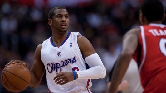 正在视频播快船vs老鹰 保罗对学弟 两扣篮王死