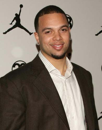 图文-乔丹23代篮球鞋新闻发布会 德隆可爱笑容