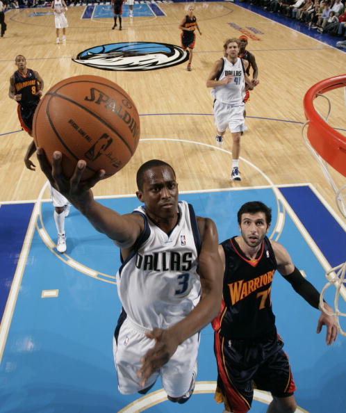 图文-[常规赛]勇士vs小牛 比波斯发威飞身灌篮_