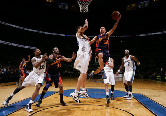 图文-[常规赛]勇士vs奇才 库里突破上篮_篮球-nba_nike新浪竞技风暴