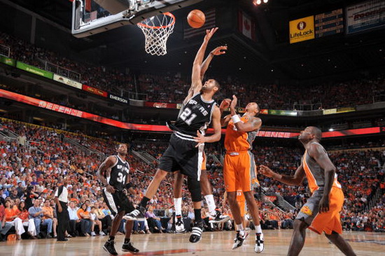 图文-[季后赛]马刺VS太阳 邓肯统治内线_篮球-