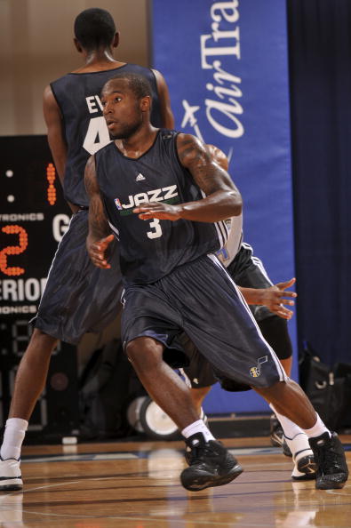 图文-2010年NBA夏季联赛7日赛事 队友掩护_篮