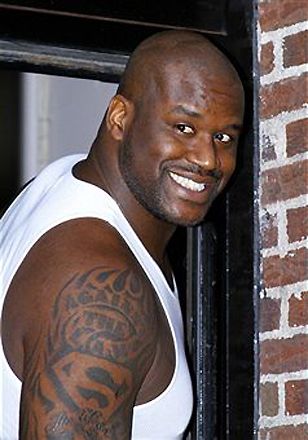 图文-奥尼尔携新女友做客真人秀 身上纹身清晰