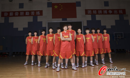 图文-中国U16国青<em>女篮</em>官方写真 整装待发霸气