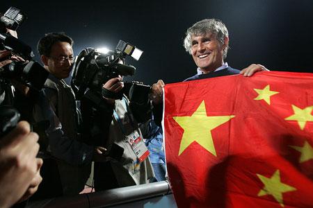 米卢:中国男足进步非常明显 西班牙哈维无可替