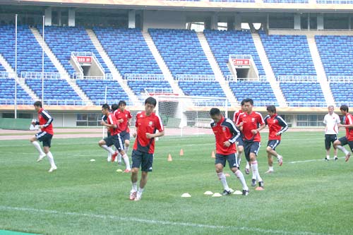 图文-国足备战世预赛中伊战 国足协调性练习