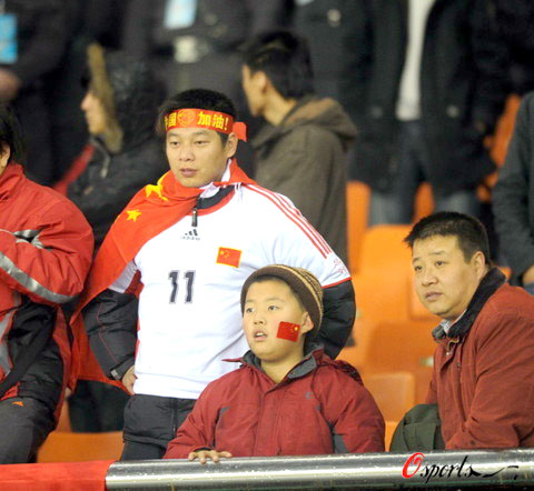 图文-[亚预赛]中国队VS越南队 球迷对国足充满