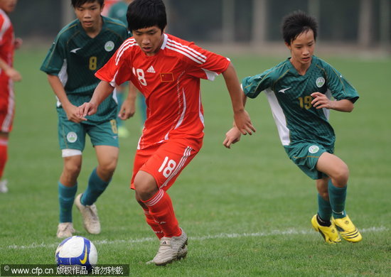 图文-中国国少队14-0大胜中国澳门 胡威威勇猛