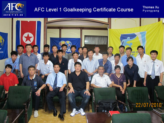 图文-前国足教练成亚足联讲师 在朝鲜培训讲课