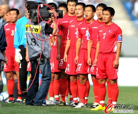 图文-[亚青赛]中国vs朝鲜 赛前队员高唱国歌_国