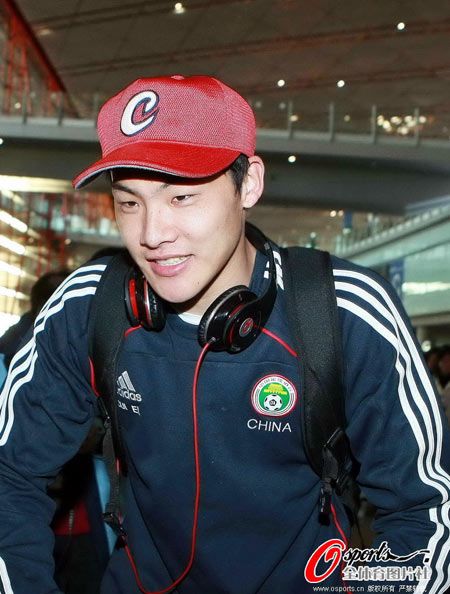 图文-国奥结束埃及拉练安全返京 王大雷一脸坏