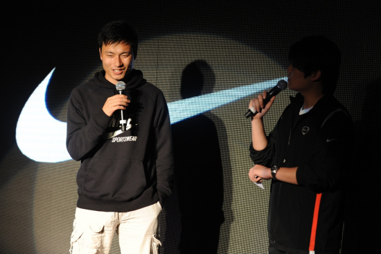 克刺客新战靴体验活动 郜林亮相挑战C罗速度_