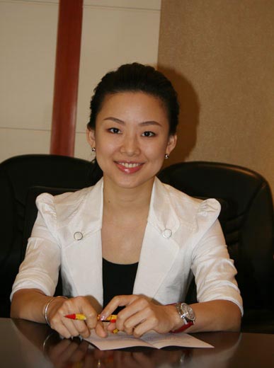 潘晓婷捐出10万奖金黑白色下冰天使肃穆一面(图)