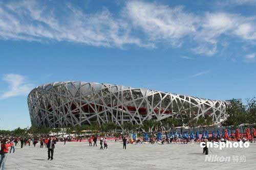 北京奥林匹克公园开始免费开放鸟巢水立方需门