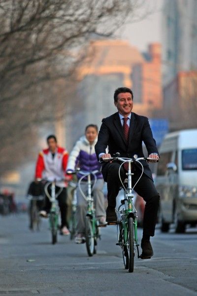 塞巴斯蒂安-科勋爵北京街头骑自行车