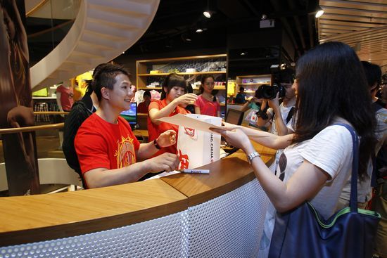 ��һ��ͨ���Լ���΢Ц����Ϊ���������������콢������Ӫҵ