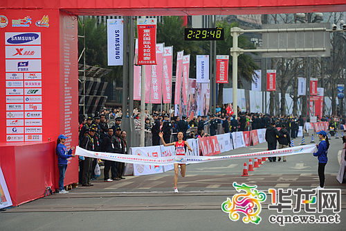 重庆国际马拉松赛张景霞封后