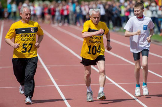 老人飚百米!波兰104岁老人跑32秒破纪录(