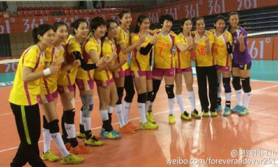 球迷追逐八一女排系列:丹姐脑残粉自创八一我